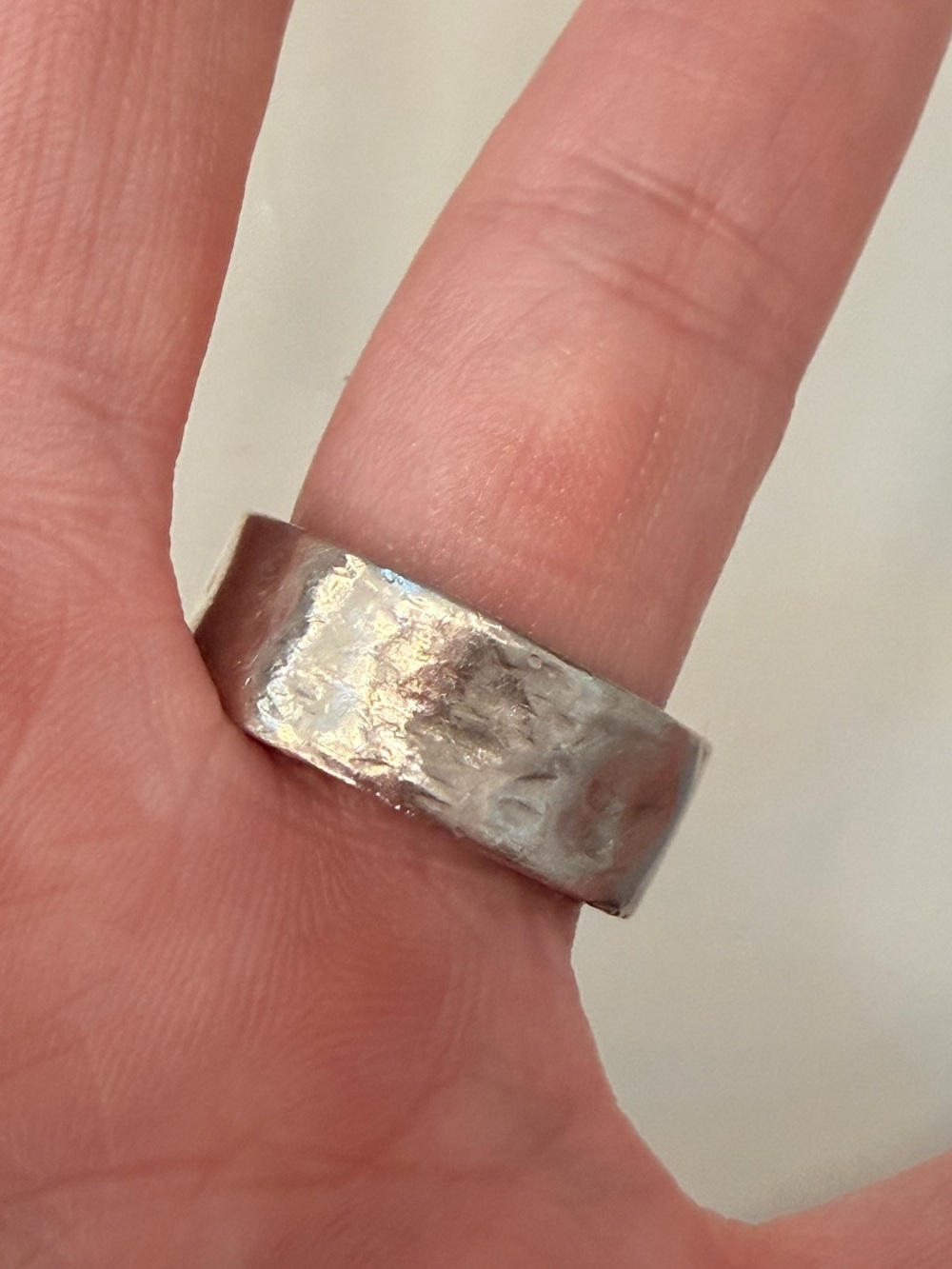 Silver-Tone Iridescent Rectangular Stone Wide Band Statement Ring Size 8–8.5 - Picture 3 of 15